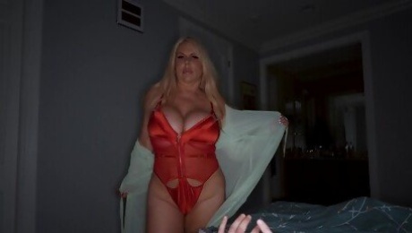 Chubby Karen Fisher with hot ass sucking a dick in HD POV