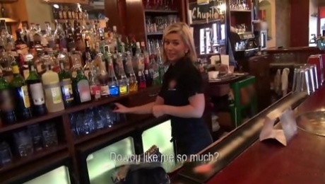 Bartender sucks a dick on the job