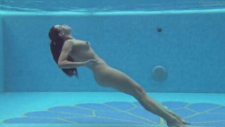 Sazan Cheharda on and underwater naked swimming