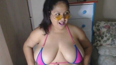 Bbw with amazing tits on