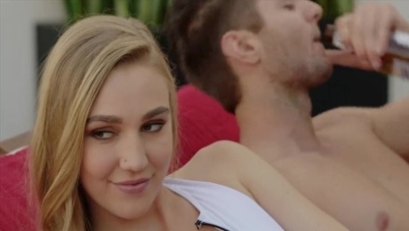 Kendra Sunderland Cheats On Her BF On Vacation