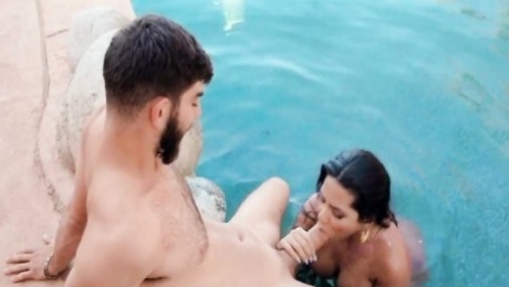 MILF with big bottom Rose Monroe screwed on the poolside